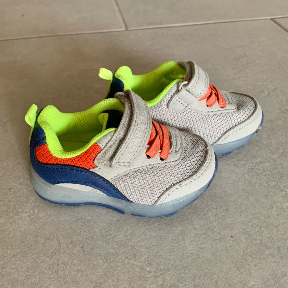 Carters Toddler Light Up Sneakers Size 4